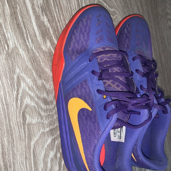 Kobe Bryant Shoes - Picture 2 of 6